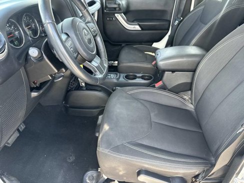 Used 2016 Jeep Wrangler Unlimited Sahara image 17