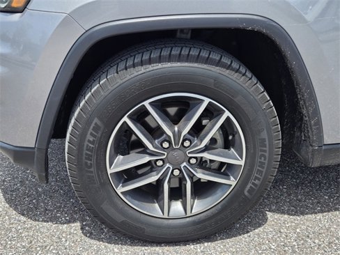 Used 2019 Jeep Grand Cherokee Limited w/ Luxury Group II image 3