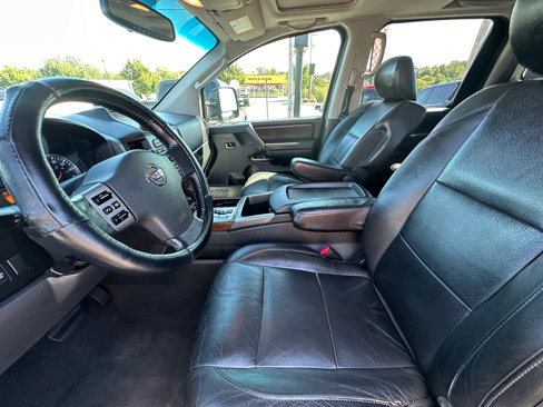 Used 2010 Nissan Titan LE w/ Technology Pkg image 11