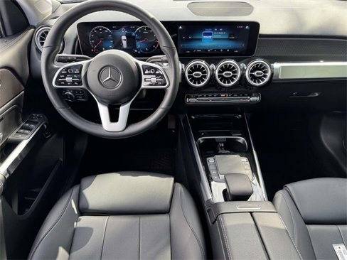 Used 2021 Mercedes-Benz GLB 250 4MATIC image 5