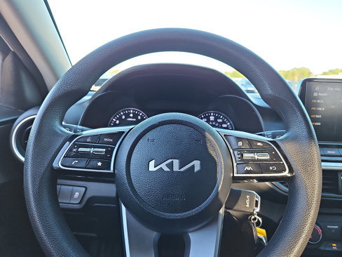 Used 2023 Kia Forte LXS w/ LXS Technology Package image 18