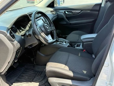 Used 2018 Nissan Rogue SV w/ Premium Package image 9
