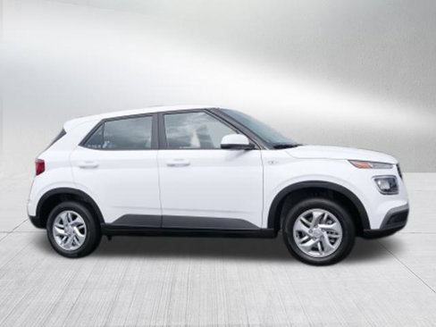 New 2025 Hyundai Venue SE image 2