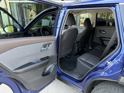 Used 2023 Nissan Rogue SV image 18