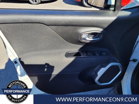 Used 2018 Jeep Renegade Latitude w/ Cold Weather Group image 14