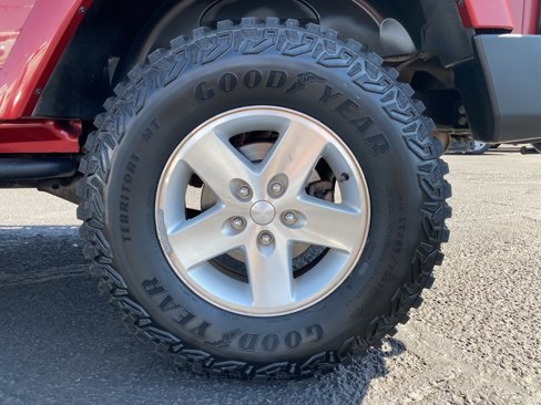 Used 2012 Jeep Wrangler Unlimited Sahara w/ Connectivity Group image 17