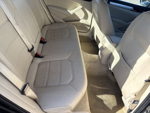Used 2012 Volkswagen Passat TDI SE image 13