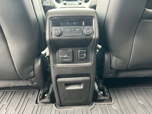 Used 2018 GMC Acadia SLT image 38