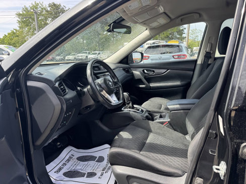 Used 2019 Nissan Rogue SV image 14