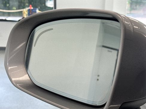 Used 2023 Volvo XC60 B5 Plus image 16