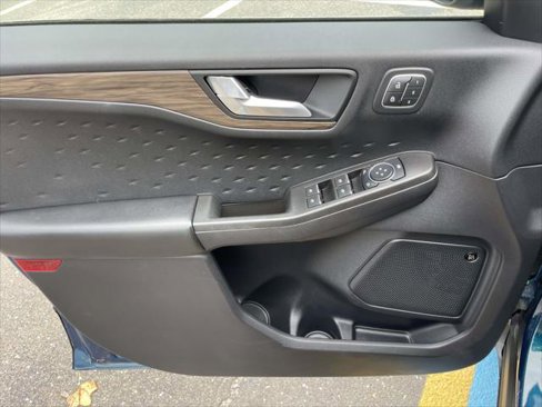 Used 2020 Ford Escape Titanium image 16