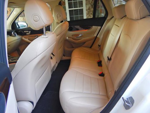 Used 2021 Mercedes-Benz GLC 300 4MATIC w/ Premium Package image 12