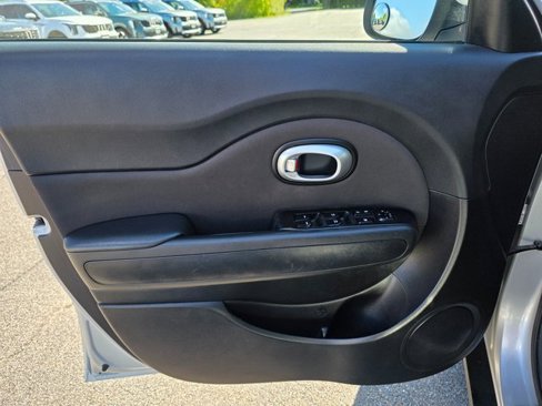 Used 2015 Kia Soul + image 23