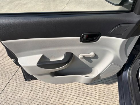 Used 2010 Hyundai Accent GLS image 19