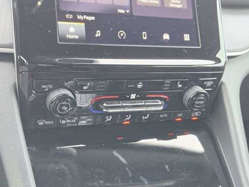 Used 2024 Jeep Grand Cherokee Altitude image 30