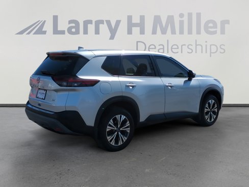 Used 2022 Nissan Rogue SV image 5