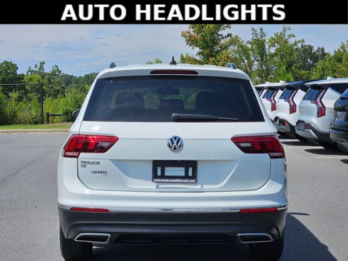 Used 2021 Volkswagen Tiguan SE w/ Panoramic Sunroof Package image 6