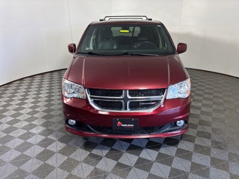 Used 2019 Dodge Grand Caravan SXT image 2