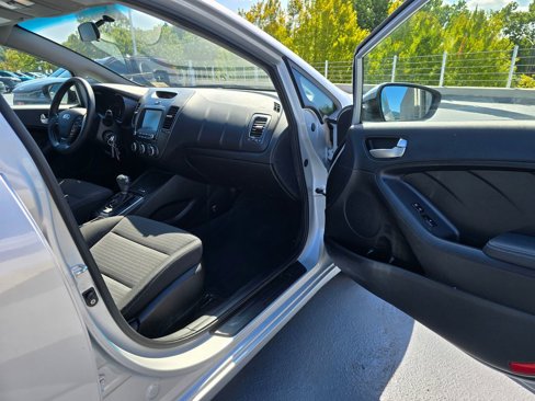Used 2018 Kia Forte LX w/ LX Popular Package image 11