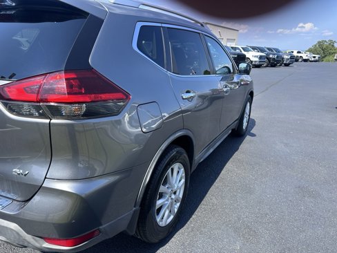 Used 2018 Nissan Rogue SV w/ Premium Package image 26