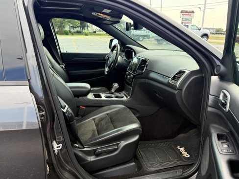 Used 2019 Jeep Grand Cherokee Altitude image 12