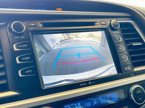 Used 2015 Toyota Highlander XLE image 14