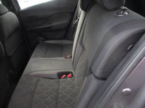 Used 2020 Nissan Kicks SV image 9