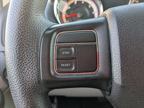 Used 2017 Dodge Grand Caravan SE image 17