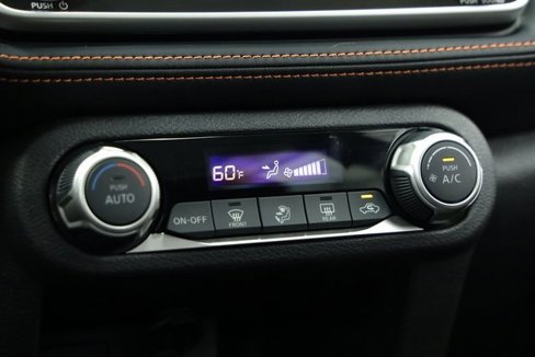 Used 2018 Nissan Kicks SR image 16