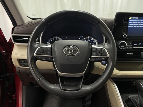 Certified 2022 Toyota Highlander XLE image 11