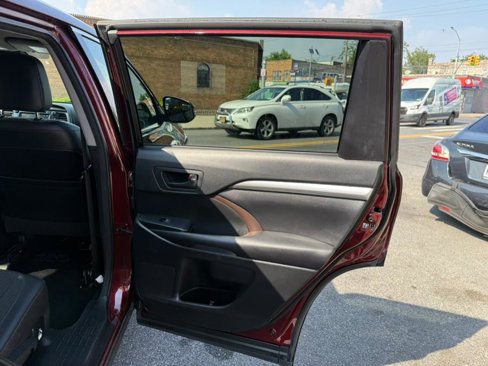 Used 2017 Toyota Highlander Plus image 22