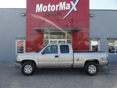 Used 2003 Chevrolet Silverado 1500 LS w/ Off-Road Package image 2