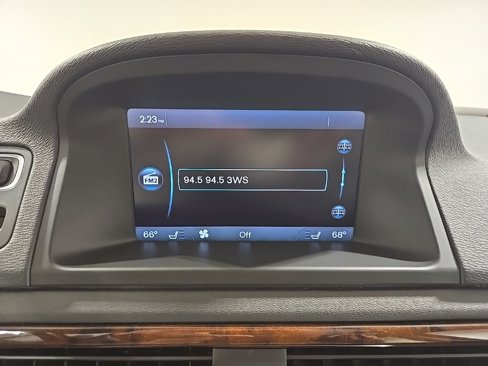 Used 2013 Volvo XC70 3.2 image 19