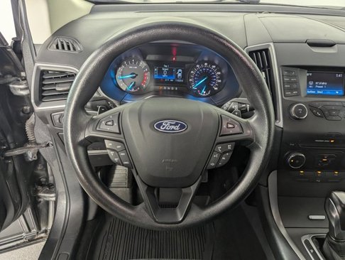 Used 2018 Ford Edge SE image 18
