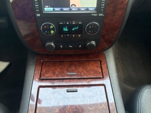 Used 2012 Chevrolet Suburban LTZ image 32