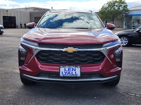 Used 2025 Chevrolet Trax LT w/ Driver Confidence Package image 5