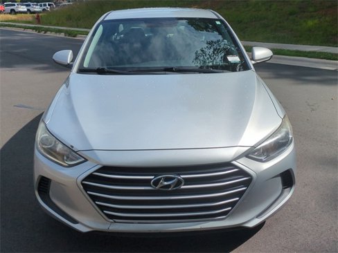 Used 2018 Hyundai Elantra SE image 16