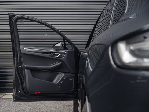 Certified 2025 Porsche Macan image 22
