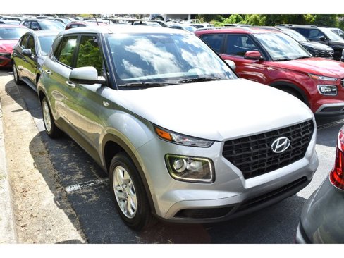 New 2025 Hyundai Venue SE image 4