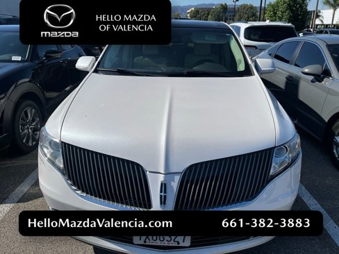 Used 2016 Lincoln MKT AWD image 1