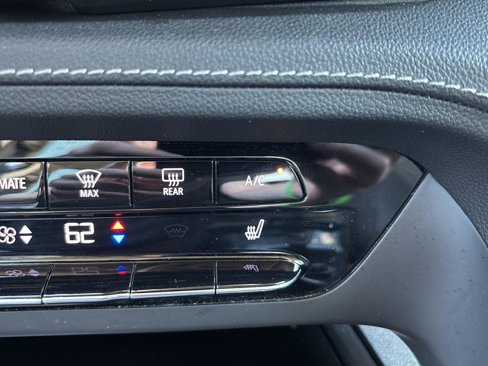 Used 2021 Buick Envision Essence w/ Sport Touring Package image 30