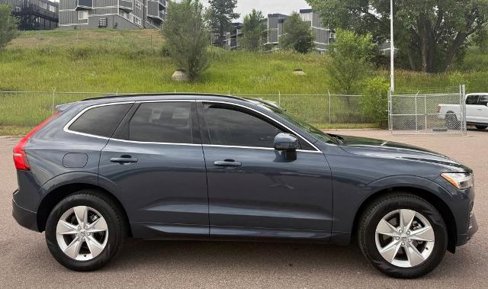 Used 2022 Volvo XC60 B5 Momentum image 8