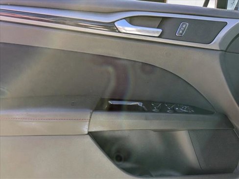 Used 2015 Ford Fusion SE image 8