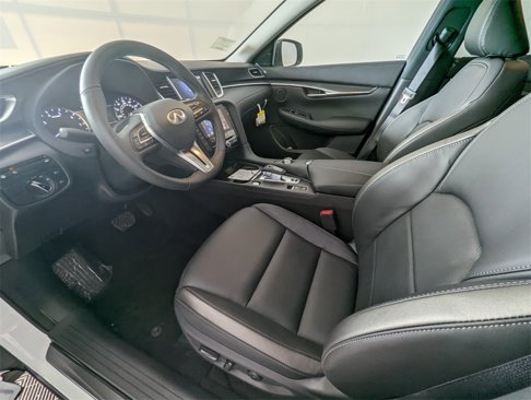 New 2025 INFINITI QX50 Luxe image 6
