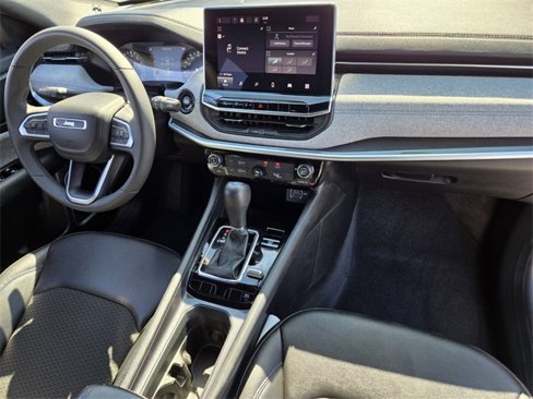 Used 2024 Jeep Compass Latitude image 17