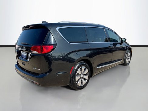 Used 2017 Chrysler Pacifica Platinum image 5