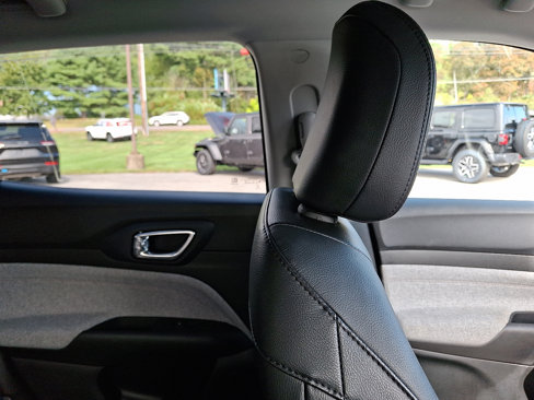 Used 2022 Jeep Compass Latitude image 13