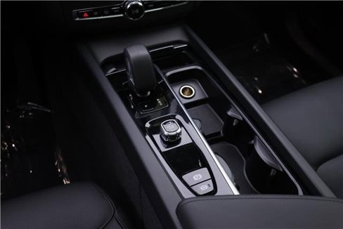 Certified 2025 Volvo XC60 B5 Core w/ Protection Package Premier image 16