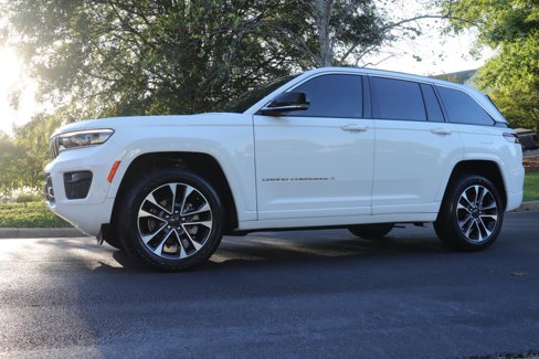 Used 2022 Jeep Grand Cherokee Overland w/ Luxury Tech Group IV image 1