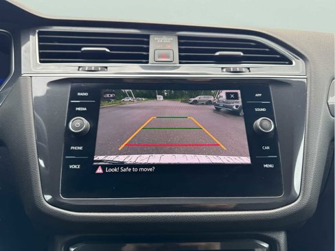 Certified 2022 Volkswagen Tiguan SE R-Line image 24